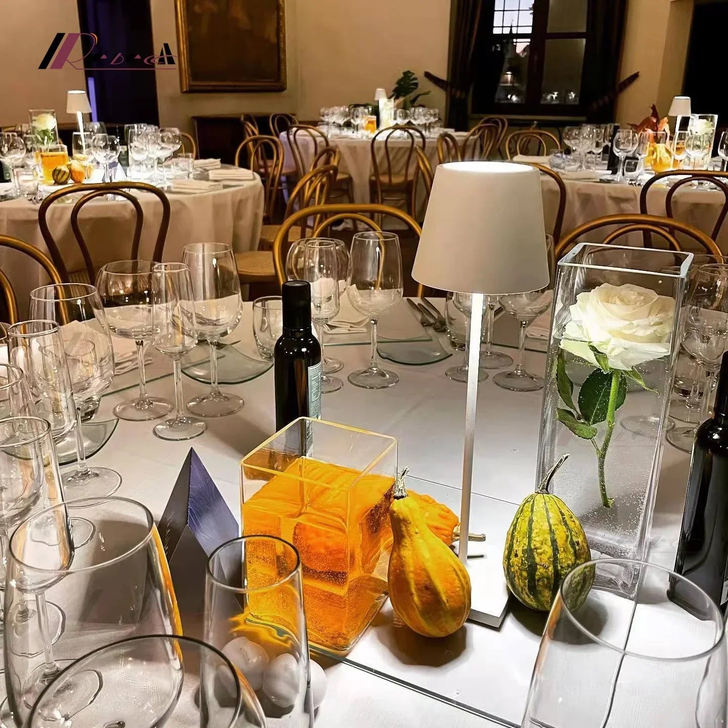 Nora | Lampe design sans fil | Luminosité réglable | Aluminium étanche | Batterie 5.200 mAh | Chargement USB | 12-20 heures de lumière | Blanc chaud