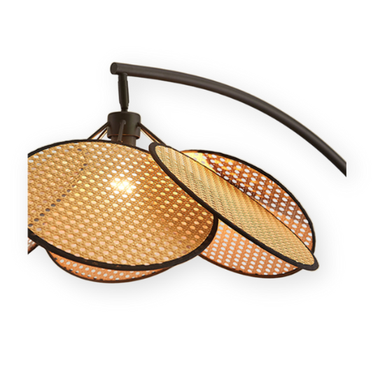 RattanLuxe | Elegante Bogenlampe | Stilvolles Design mit Rattansschirm | Moderne Metallrahmen | Innenbeleuchtung | Passt perfekt ins Wohnzimmer,