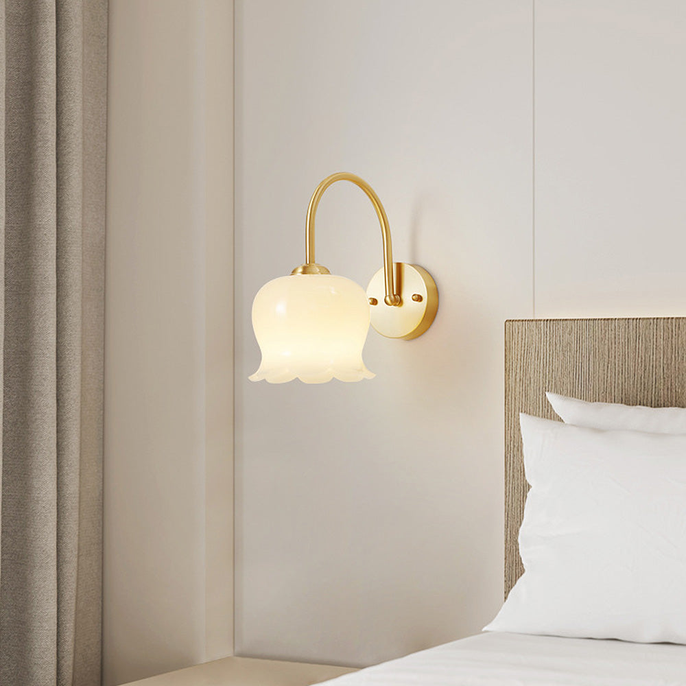 Éclairage mural d'inspiration française | Design en verre motif floral | Finition blanche et chrome | D26cm x H10cm | Décoration élégante | Certifié