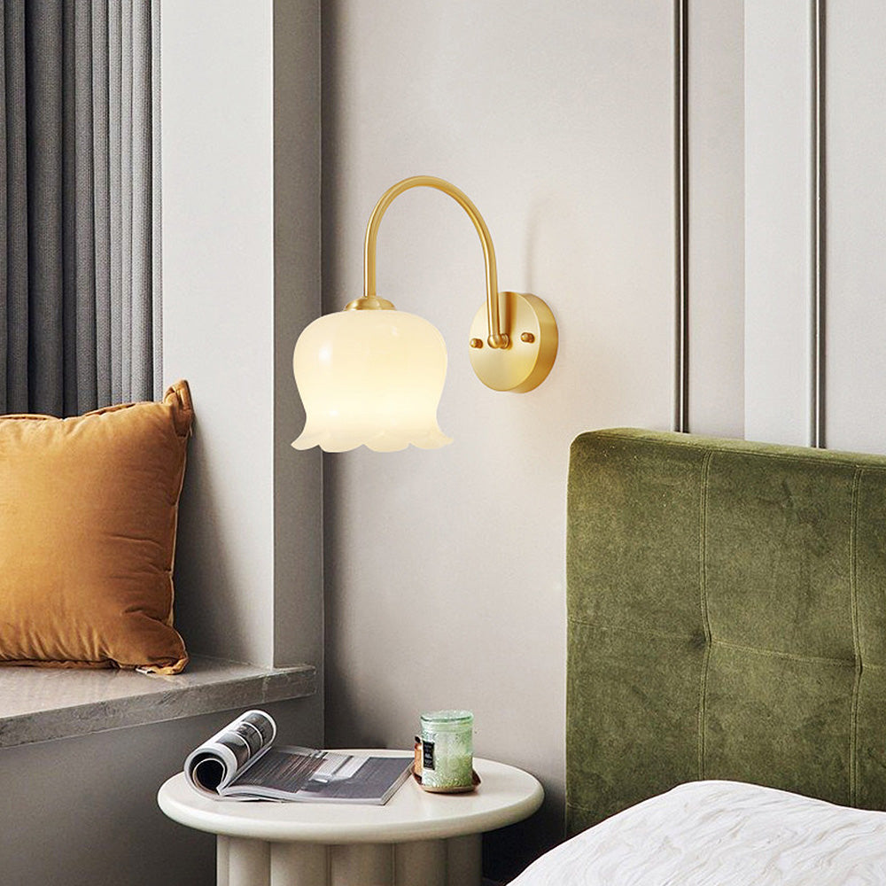 Éclairage mural d'inspiration française | Design en verre motif floral | Finition blanche et chrome | D26cm x H10cm | Décoration élégante | Certifié