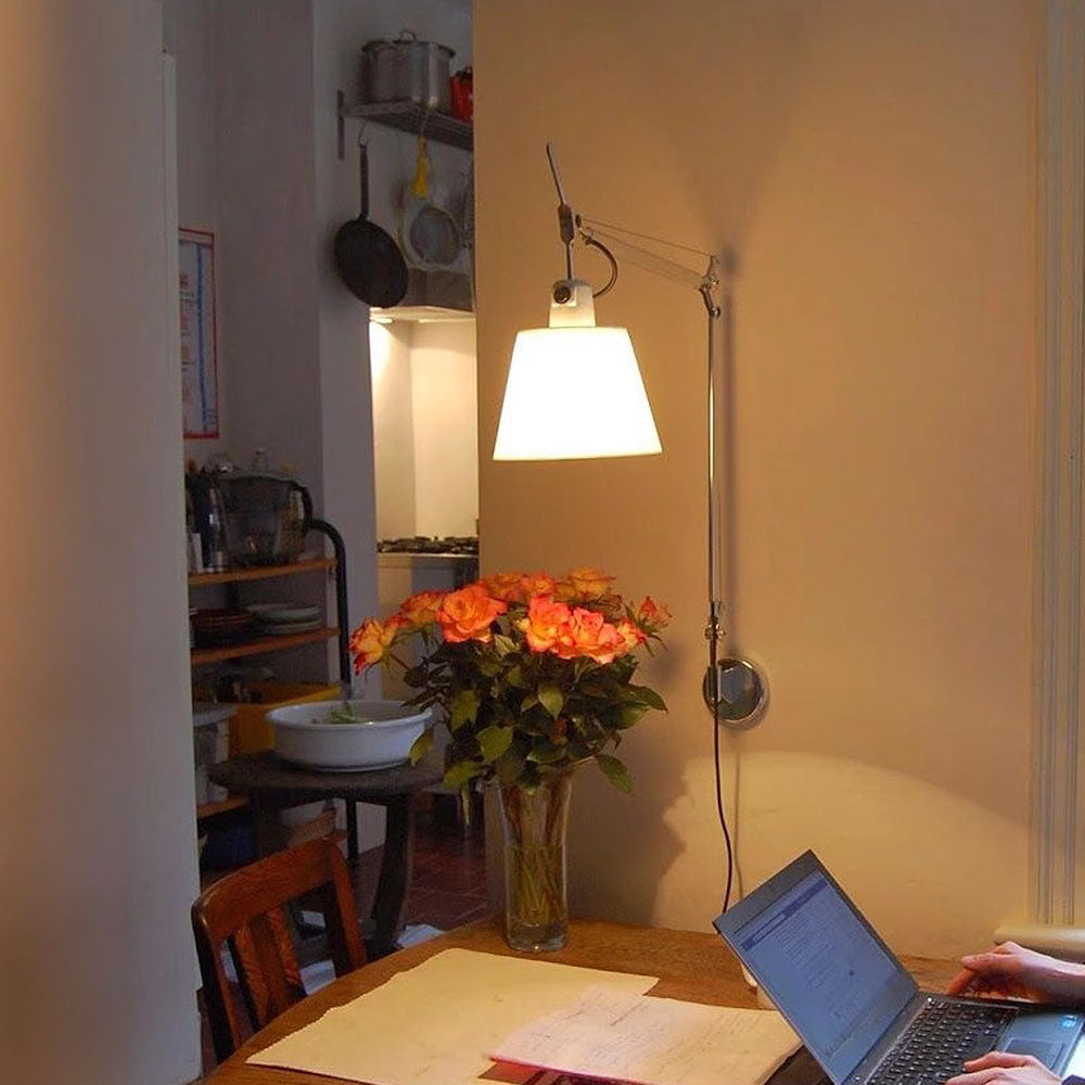 Moderne Sølvfarvet Drejelig Væglampe | Elegant Design | Tilpasselig Belysning | H43 x Ø43 cm | Stof & Jern Materiale | CE & UL Certificering | Ideel