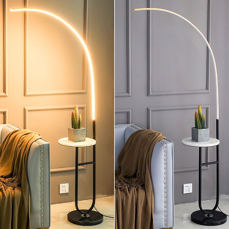 Raventina | Moderne Stehlampe mit integrierter Tischplatte | Stilvolles Design | Effektive Beleuchtung | Robuste Konstruktion | Ideal für Wohnräume &