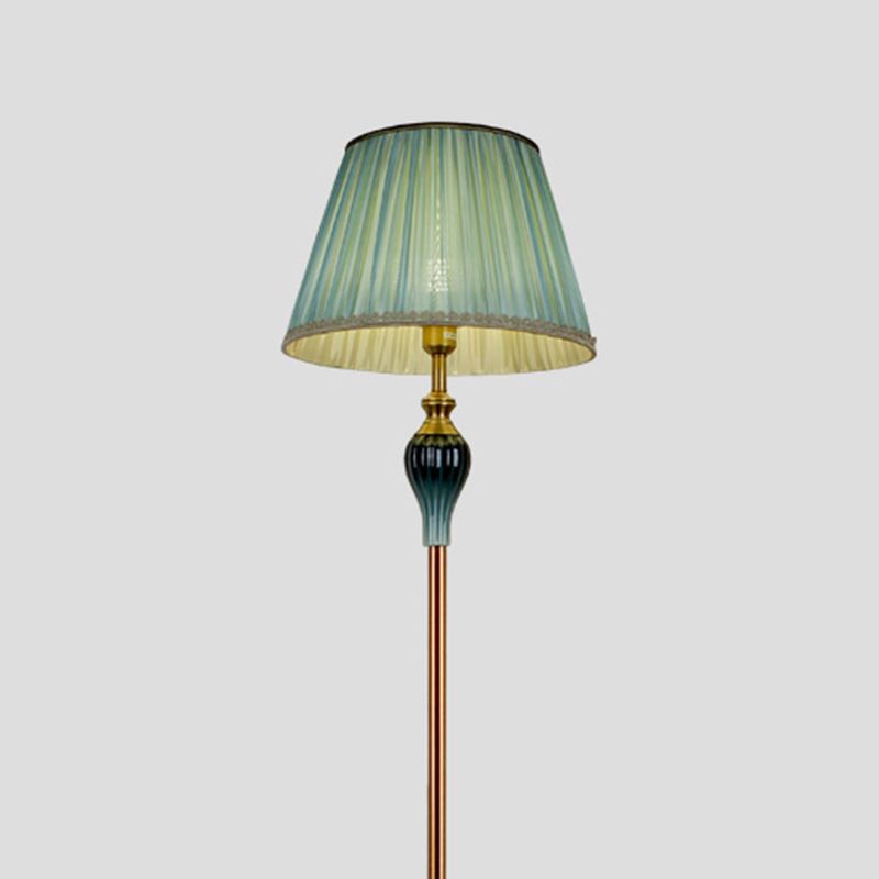 Ziventa Stehlampe | Elegante Atmosphäre | Schlankes Design | Hohe Qualität | Stabile Basis | Moderne und klassische Einrichtung | Funktionale