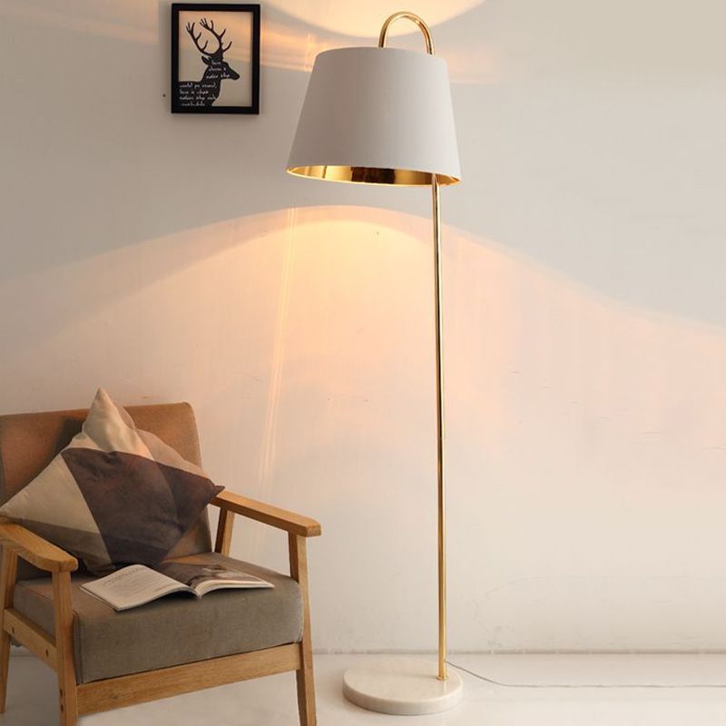 Torviana Stehlampe | Modernes Design | Effektive Beleuchtung | Langlebiges Material | Für Wohnzimmer, Schlafzimmer & Büros | Elegante und praktische