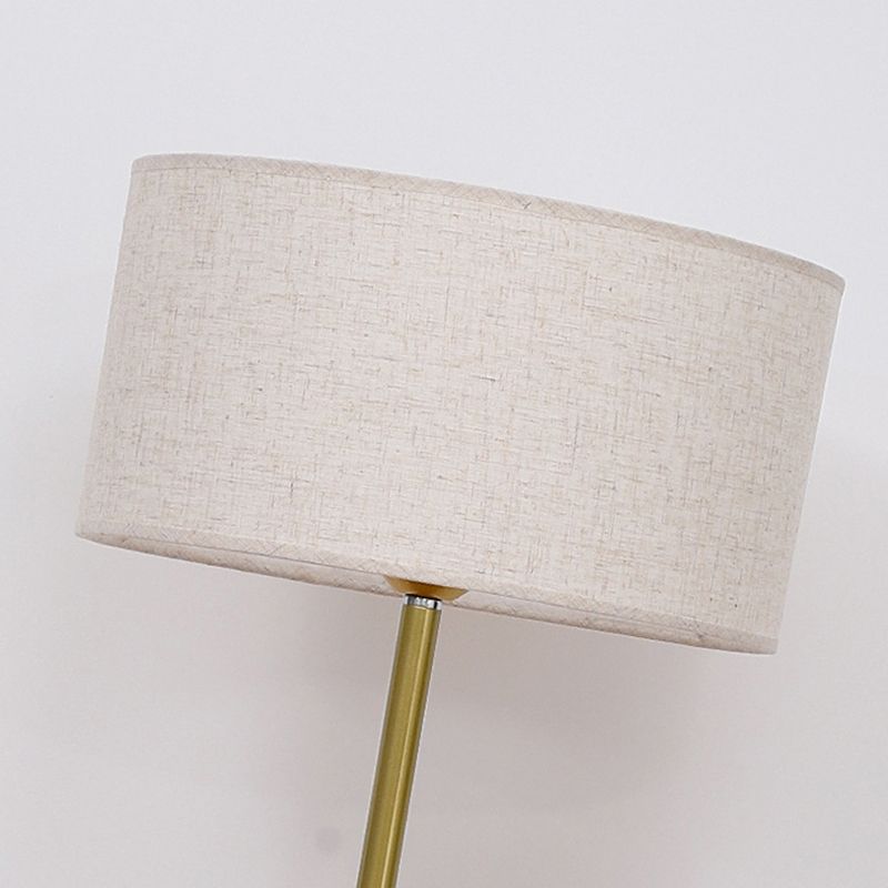 Calvianne | Moderne Stehlampe | Stilvolles Design | Robuste Konstruktion | Qualitätsmaterialien | Hervorragende Beleuchtung | Minimalistische