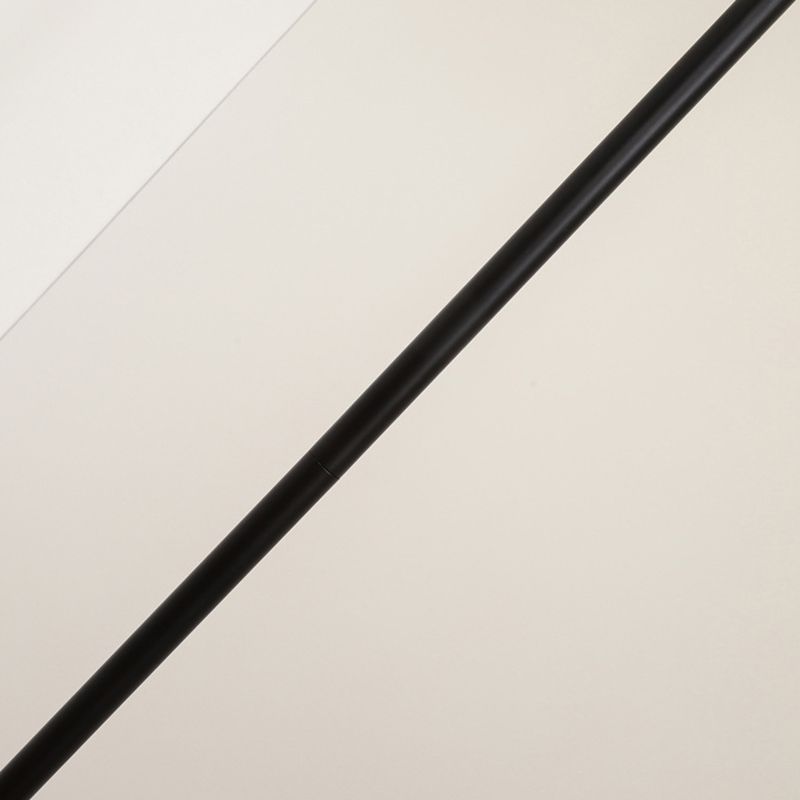 Calvianne | Moderne Stehlampe | Stilvolles Design | Robuste Konstruktion | Qualitätsmaterialien | Hervorragende Beleuchtung | Minimalistische