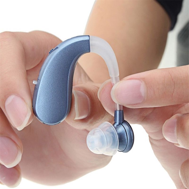 Bluetooth Hovedtelefoner | Trådløs Lyd | Enkel Kontrol | Klar Röståtergivning | Seniorvenlig Design | Brusreducering | Lang Batteritid | USB Opladning | Blå eller Sølv | Letvægts Komfort | Justerbart Hovedbånd