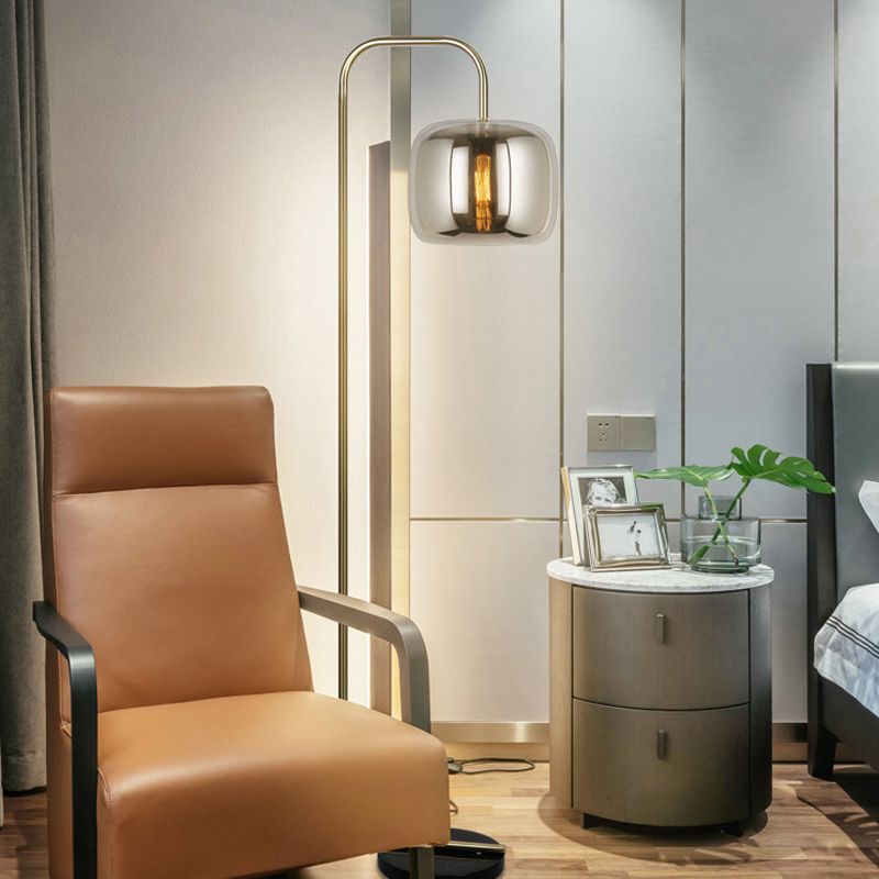 Tarvienne | Moderne Stehlampe | Stilvolles Design | Effektive Beleuchtung | Robuste Konstruktion | Ideal für Wohnzimmer und