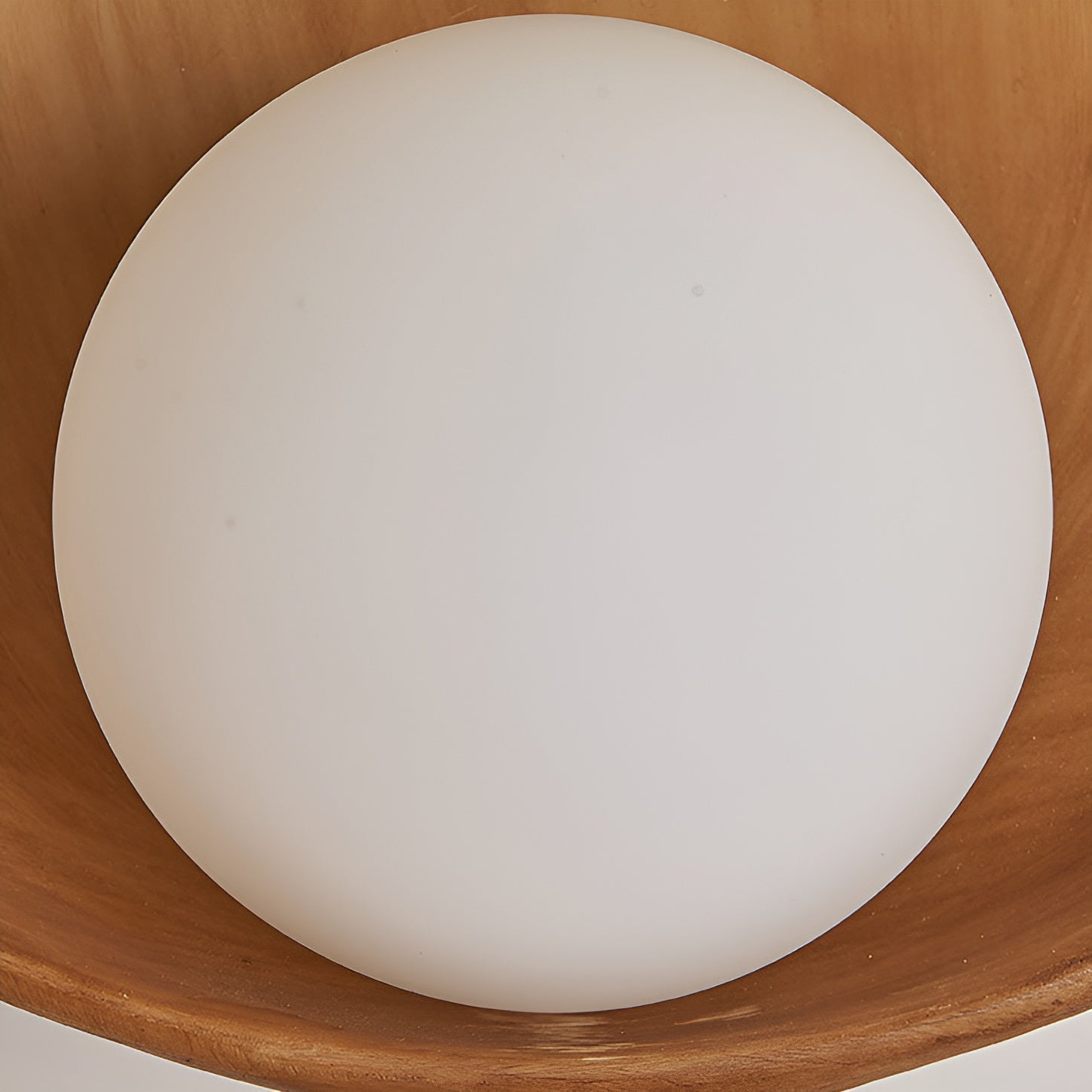 Weiße Perle Wandleuchte | Wabi-Sabi Design | Mattes Glas | Holz- und Harzbasis | LED-kompatibel | Elegante Beleuchtung | Einfache Installation