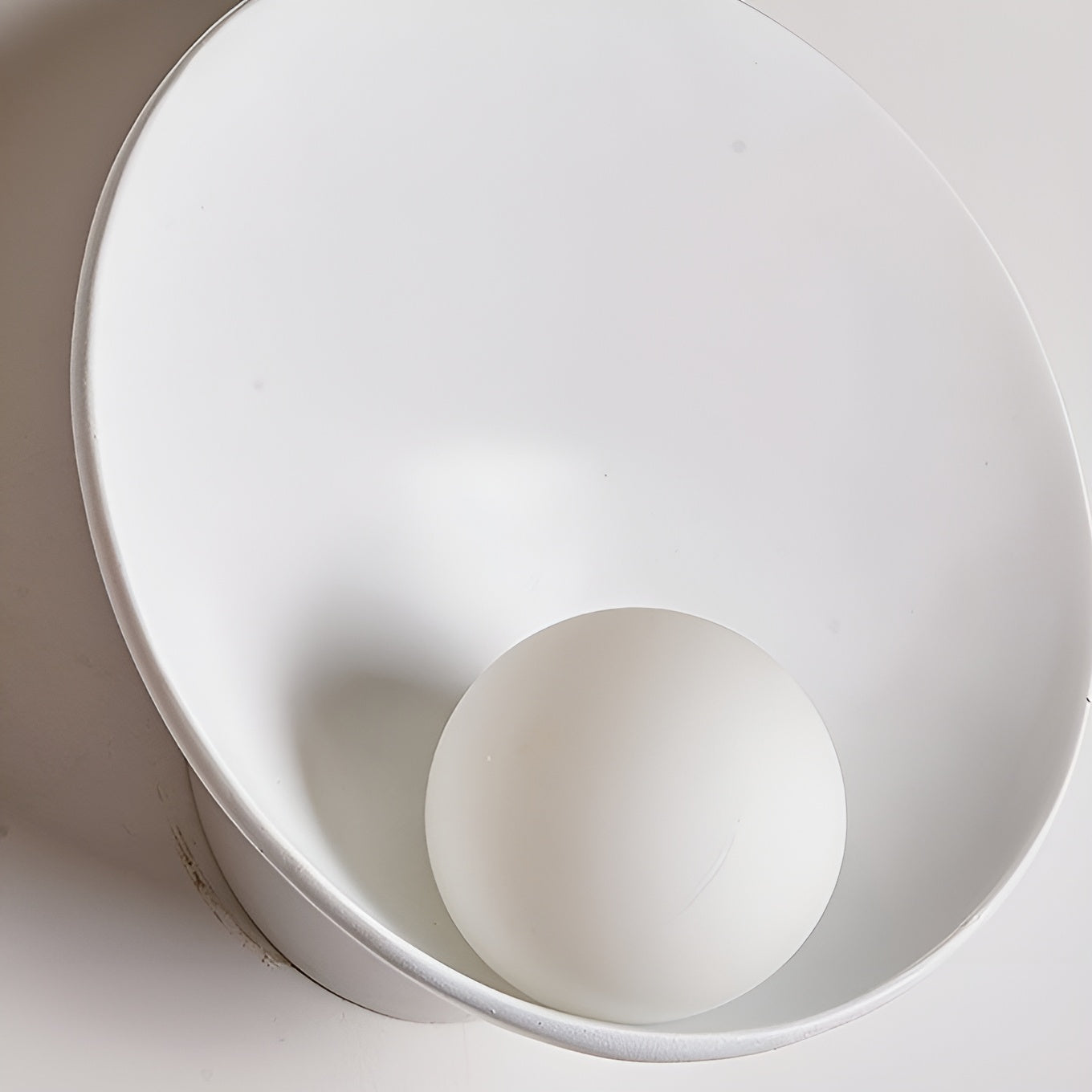 Weiße Perle Wandleuchte | Wabi-Sabi Design | Mattes Glas | Holz- und Harzbasis | LED-kompatibel | Elegante Beleuchtung | Einfache Installation