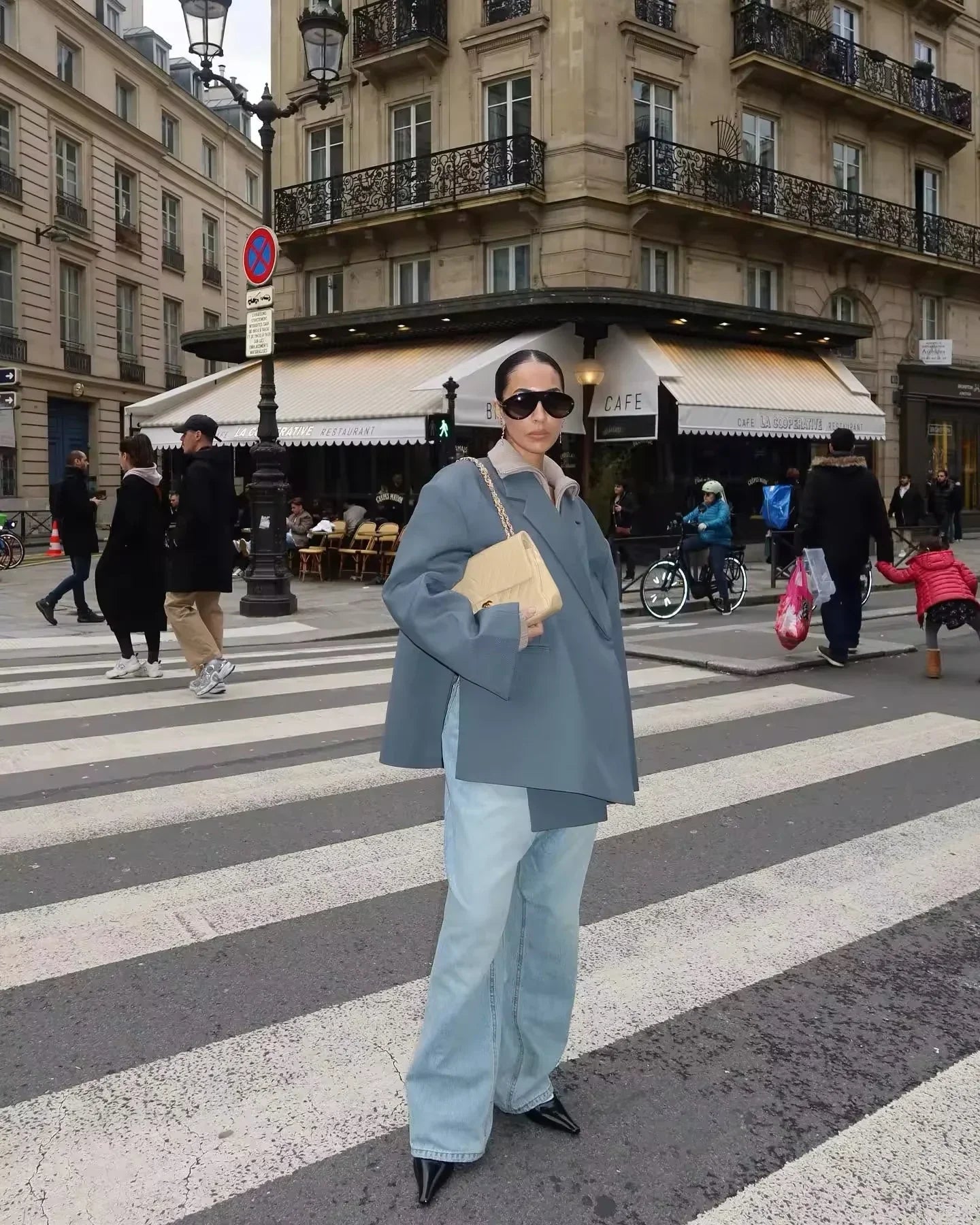 Zoey Jacke | Trendy Oversized Look | Unik Twist | Hochwertiges Material und Komfort | Vielseitig für Alltags- und Geschäftsgebrauch | Mehrere Farben