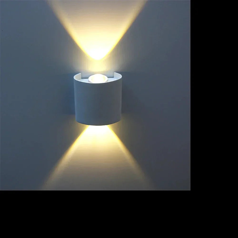 AquaGuard | Oświetlenie zewnętrzne LED z certyfikatem IP65 | Trwała i wodoodporna oprawa