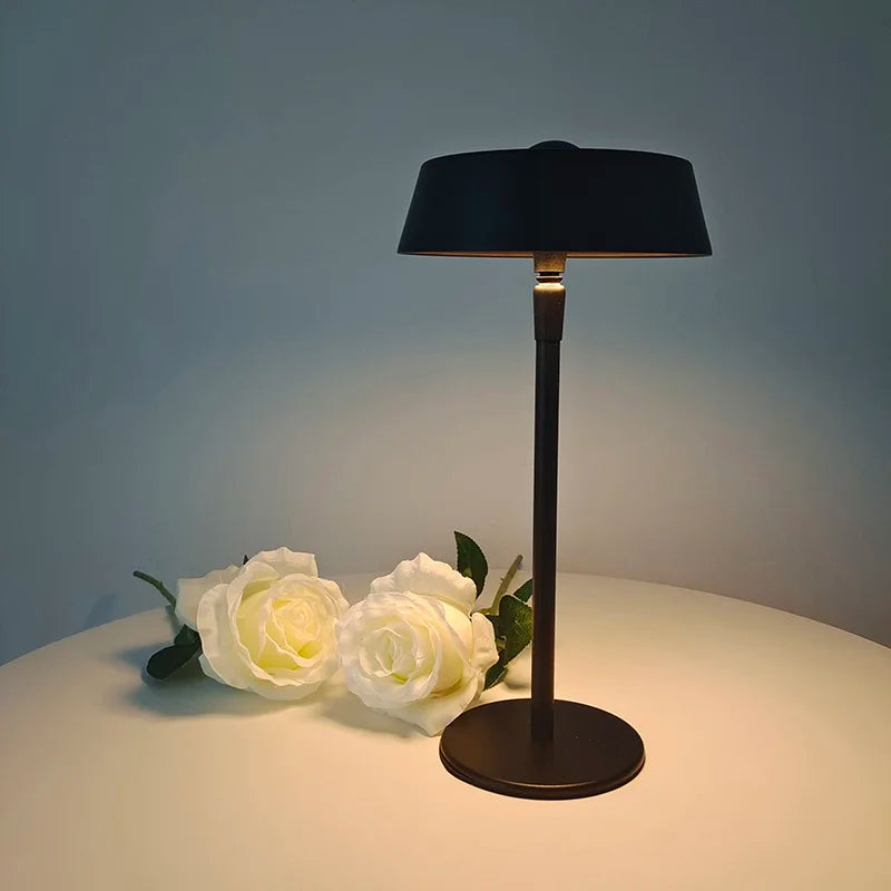 Lampe de bord LED moderne | CityLuxe | Élégance urbaine | Métal et verre | 3,5W | Design raffiné