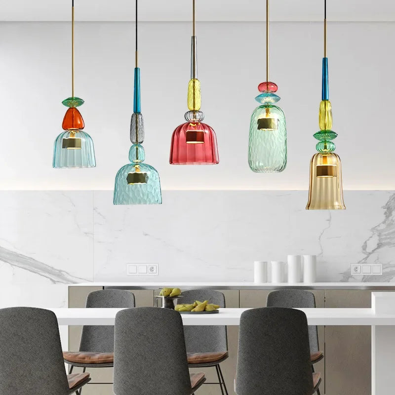 ColorGlow | Glas Pendellampe | Farverigt Design | Varm Hvid Lys | 10-15 m² | Moderne Indretning | Energivenlig Belysning | Pålidelig Spænding 90-260V | Ideel til Køkken & Spisestue | Hjemmebrug