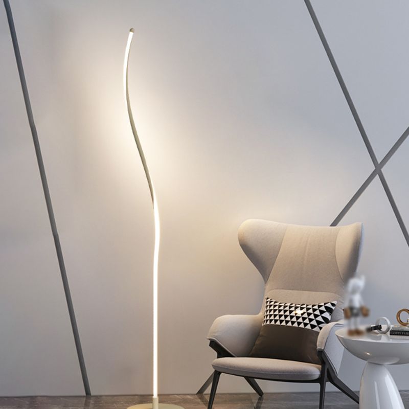 Lavianza | Moderne Stehlampe | Minimalistisches Design | Schlanke Form | Hohe Qualität | Perfekt für Wohnzimmer und Schlafzimmer | Elegante