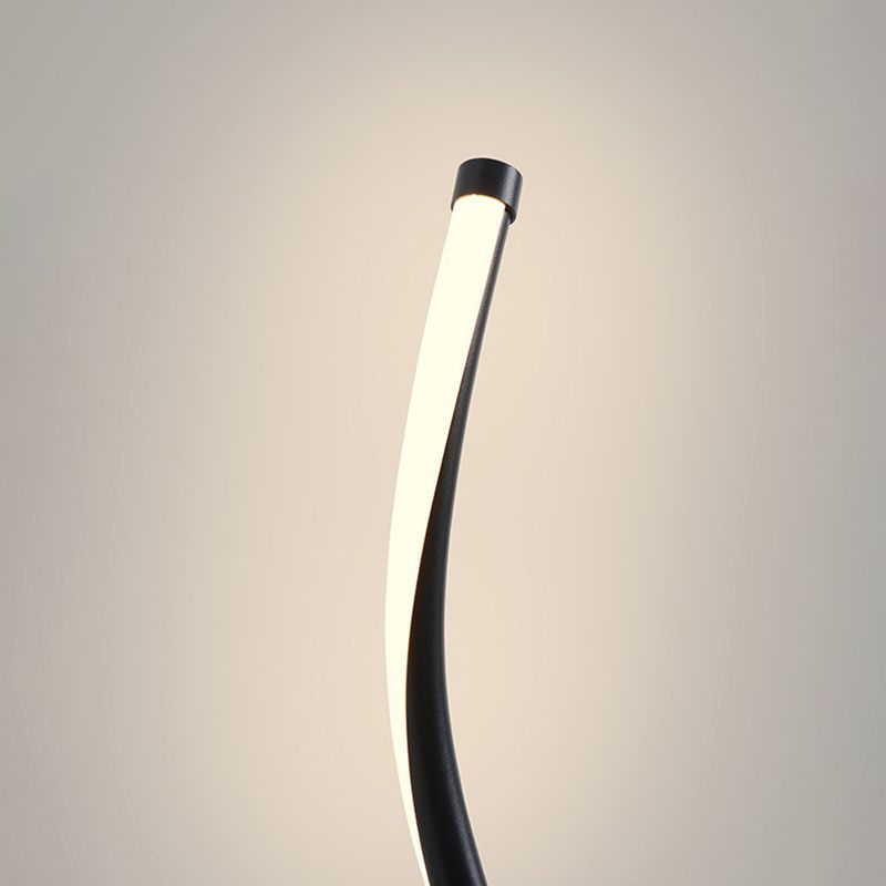 Lavianza | Moderne Stehlampe | Minimalistisches Design | Schlanke Form | Hohe Qualität | Perfekt für Wohnzimmer und Schlafzimmer | Elegante