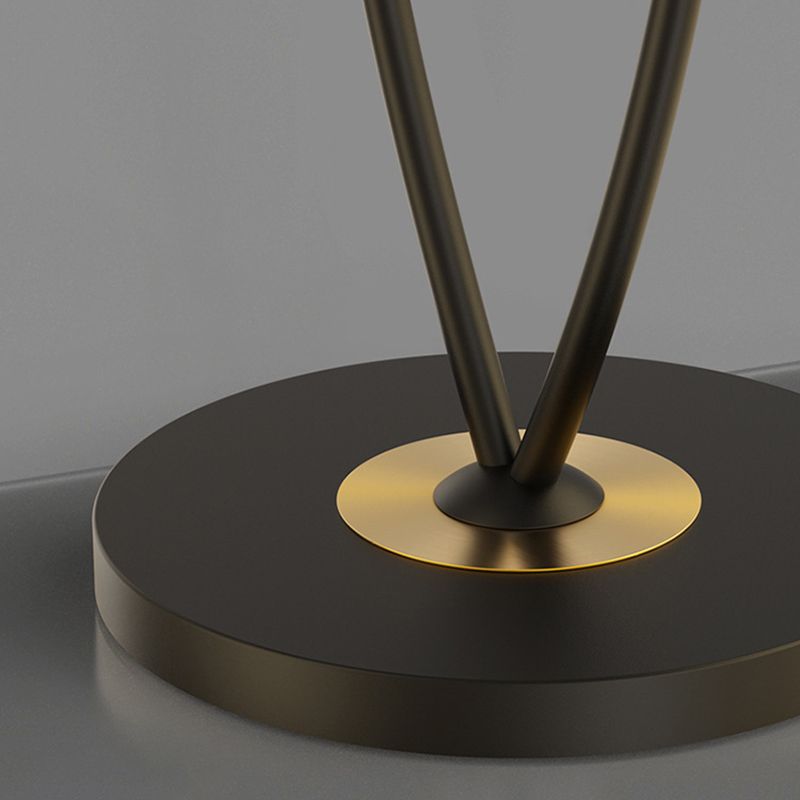 Felarno | Moderne Designer Stehlampe | Minimalistisches Bogenförmiges Design | Stilvolle Dekoration | Hochwertiges Material | Effektive Beleuchtung