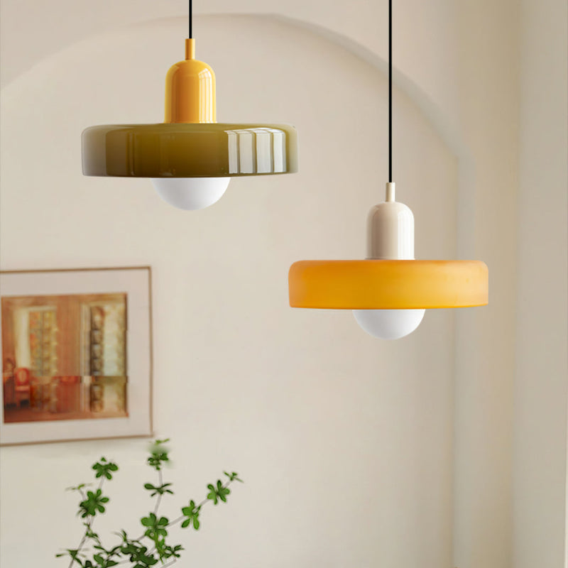 Bauhaus pendel | Farvet glas | Moderne design | Energibesparende lyskilde | Funktionel elegance | Ideel til stue og spisestue | Livlig touch | Elegant detaljeret belysning | Alsidig og stilfuld lampe