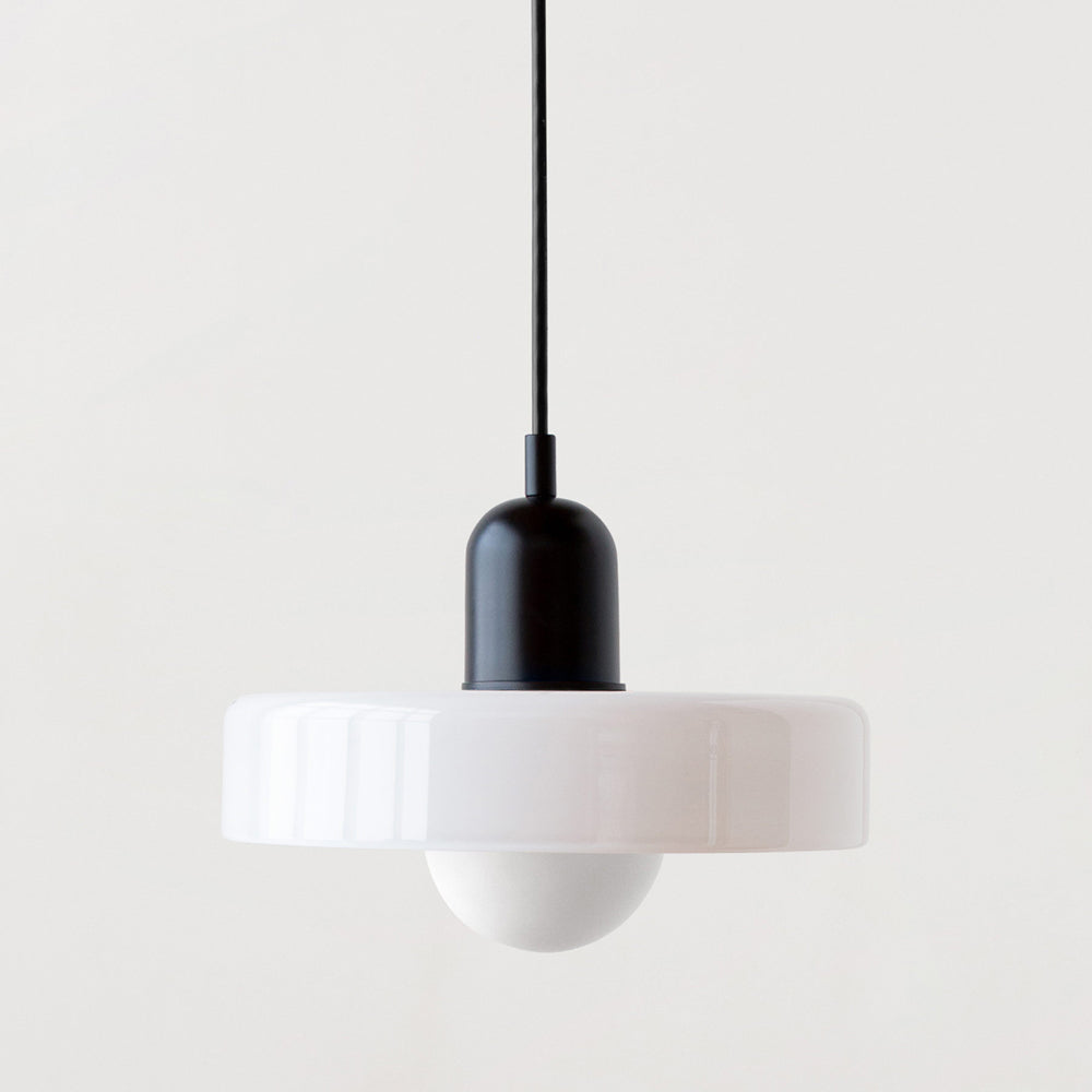 Bauhaus pendel | Farvet glas | Moderne design | Energibesparende lyskilde | Funktionel elegance | Ideel til stue og spisestue | Livlig touch | Elegant detaljeret belysning | Alsidig og stilfuld lampe