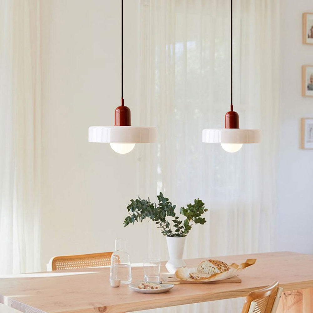 Bauhaus pendel | Farvet glas | Moderne design | Energibesparende lyskilde | Funktionel elegance | Ideel til stue og spisestue | Livlig touch | Elegant detaljeret belysning | Alsidig og stilfuld lampe