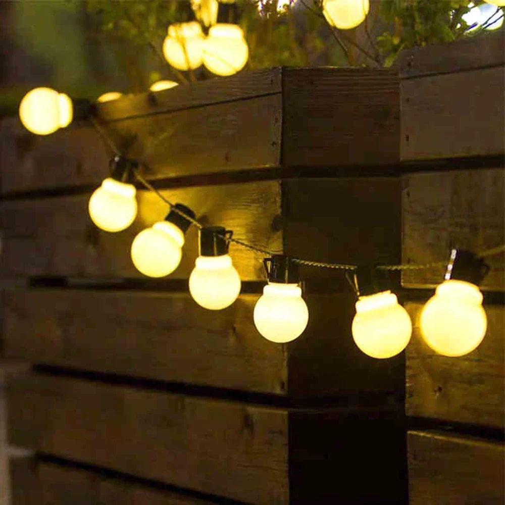 FestoonGlow | Guirlande lumineuse extérieure | LED | Résistante aux intempéries | Installation facile | 4,5m | 10 lampes | Parfait pour les fêtes de