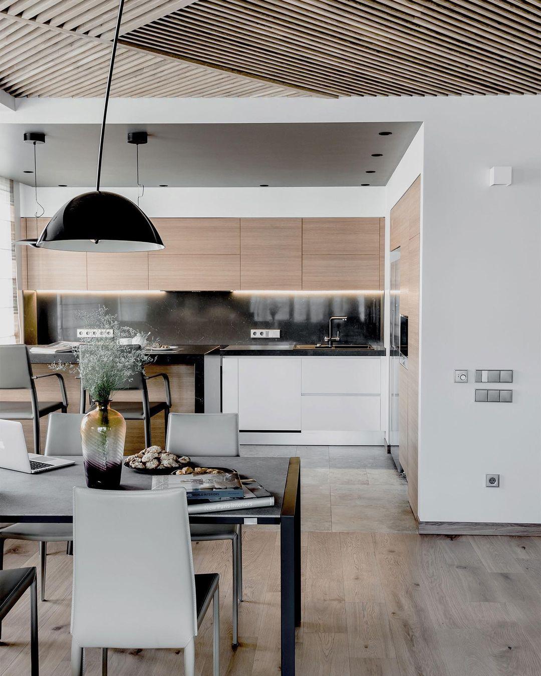 Skandinavische Stehlampe | Flexibler Rotierender Schirm | Schlankes Metall-Design | LED/Edison Kompatibel | UL, ETL, CE Zertifiziert | Verstellbarer