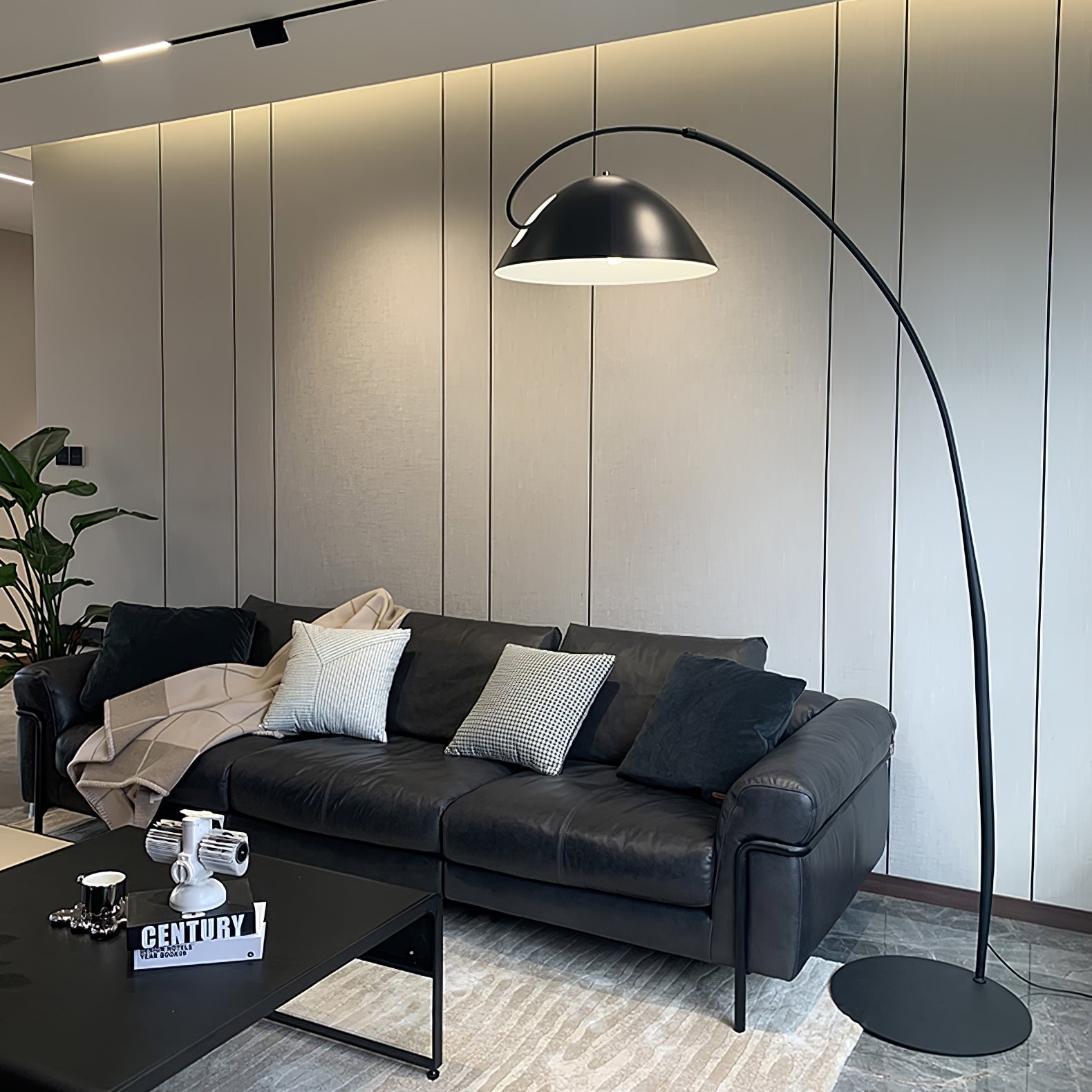 Skandinavische Stehlampe | Flexibler Rotierender Schirm | Schlankes Metall-Design | LED/Edison Kompatibel | UL, ETL, CE Zertifiziert | Verstellbarer
