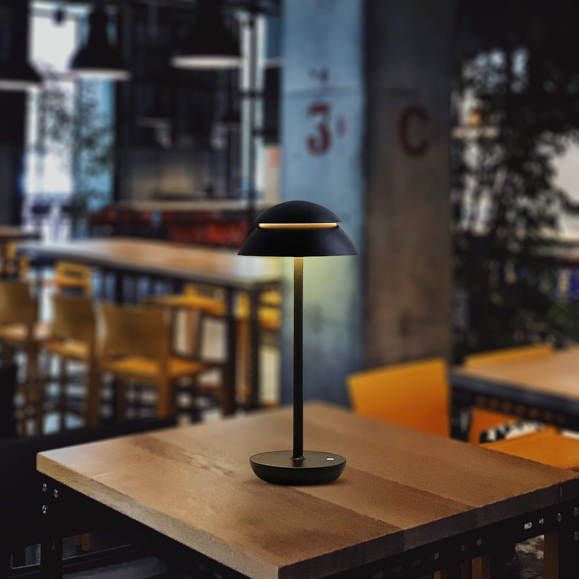 IllumiTouch | Trådlös bordslampa | Uppladdningsbar | Dimbar LED | Modern design | 3000K varmvit | 15x34 cm | ABS-fibermetall | Lång batteritid | Perfekt för hemmet, kontoret och utomhusbruk | Vattentät
