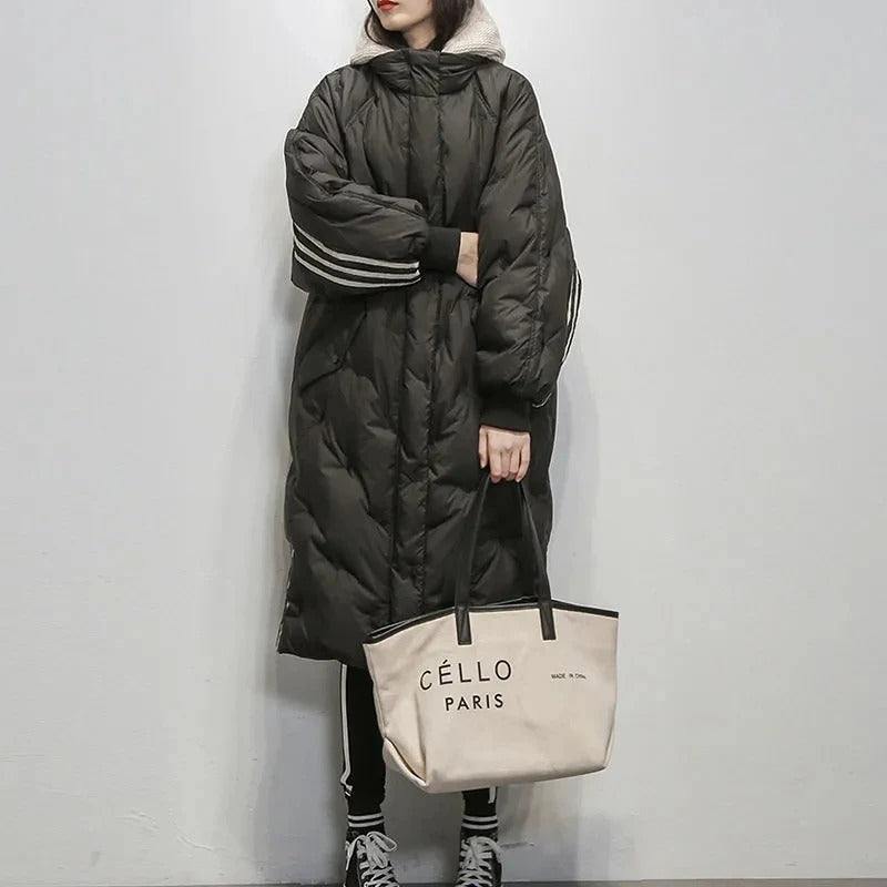 Romy | Langforet Vinterfrakke til Kvinder | Sort | Elegant og Varmeisolerende | Vejrbeskyttende Design | Størrelse S-3XL