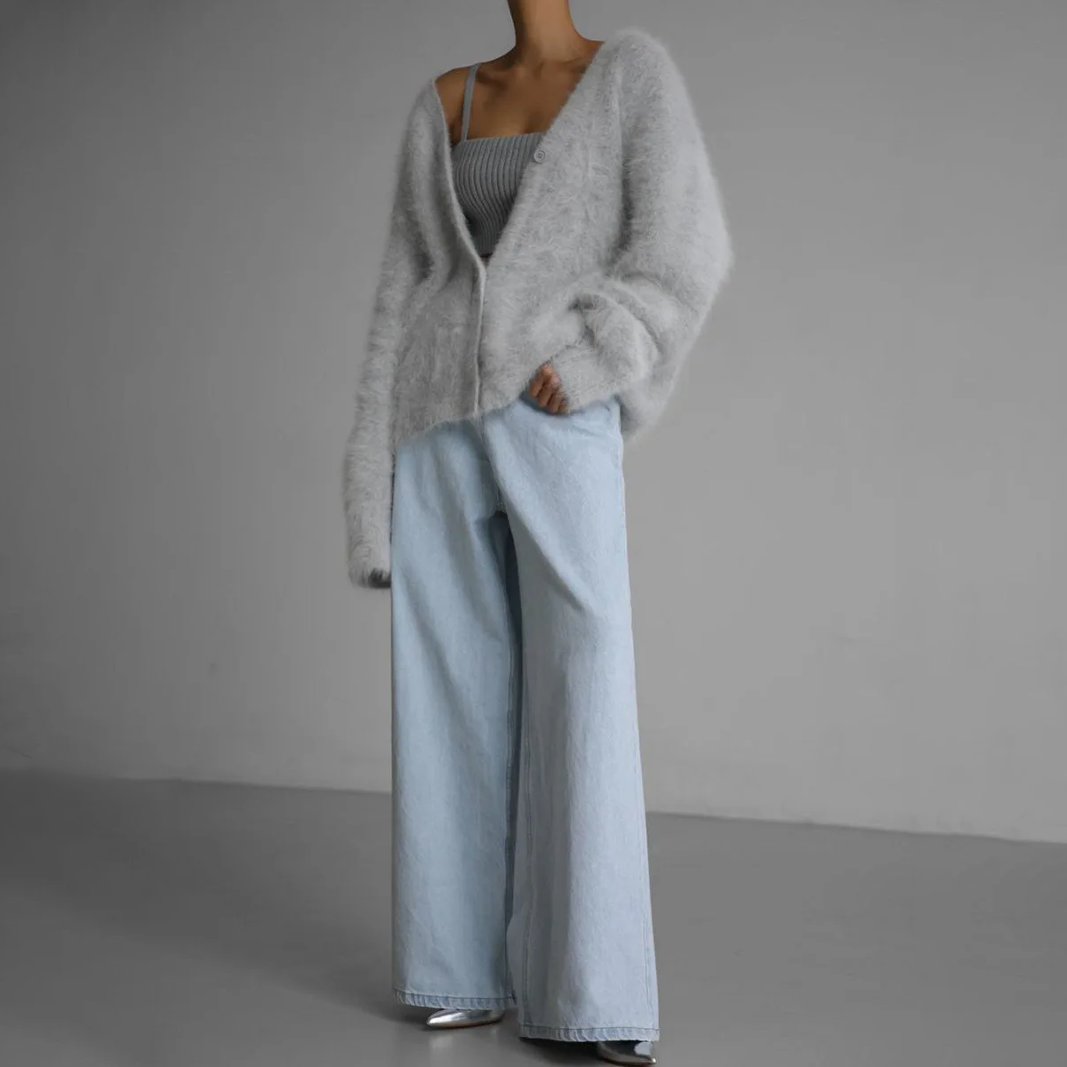 Belle Couture Cashmere Cardigan | V-hals | Elegante Knapper | Oversized Pasform | Komfortabelt | Chikt Design | Ideel til Hverdagsbrug | Stilfuld Almindelig Pasform | Lukseriøs Uld | Dame Striktrøje