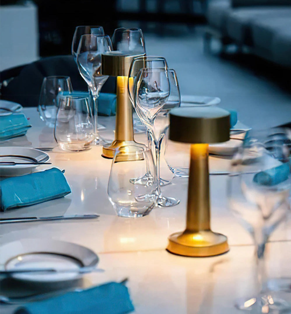 LED | Bezprzewodowa lampa stołowa | Zasilana bateryjnie | Odporny na korozję stop aluminium | Do 25 godzin świecenia | Antypoślizgowa podstawa