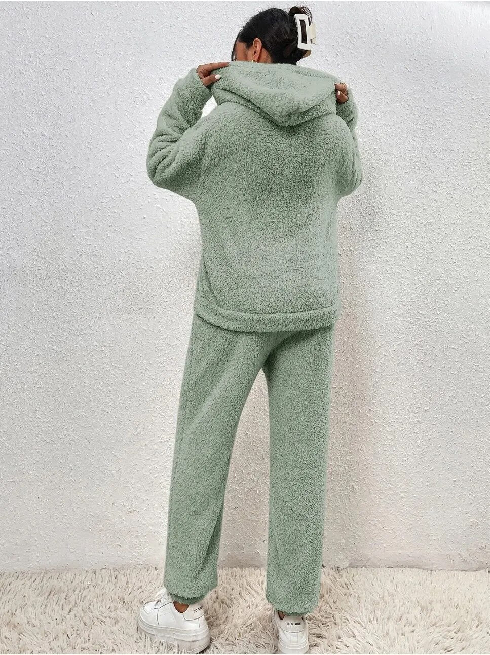 Lana Teddy Homesuit | Hættetrøje med Kængurulomme & Bløde Bukser | Vintervarme og Stilrent Design