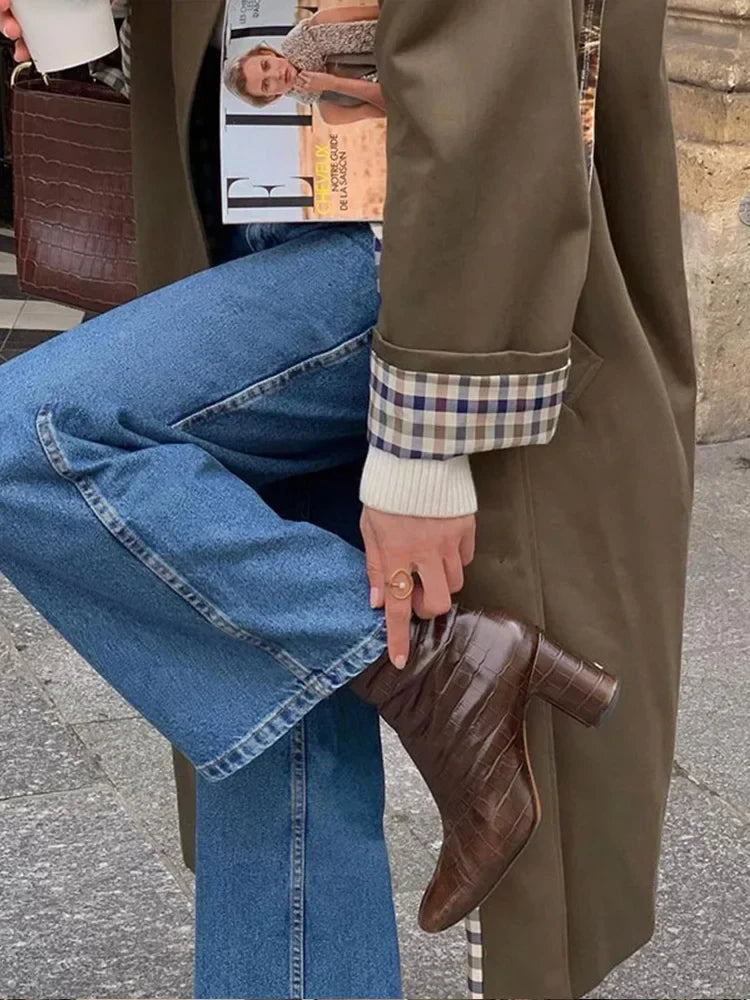 Ternet efterårsfrakke | Enkeltradet lukning | Reverskrave | Skræddersyet pasform | Praktiske lommer | Til dag og aften | Tidløs damefrakke | Lang elegance | Klassisk stil | Primavera Fashion