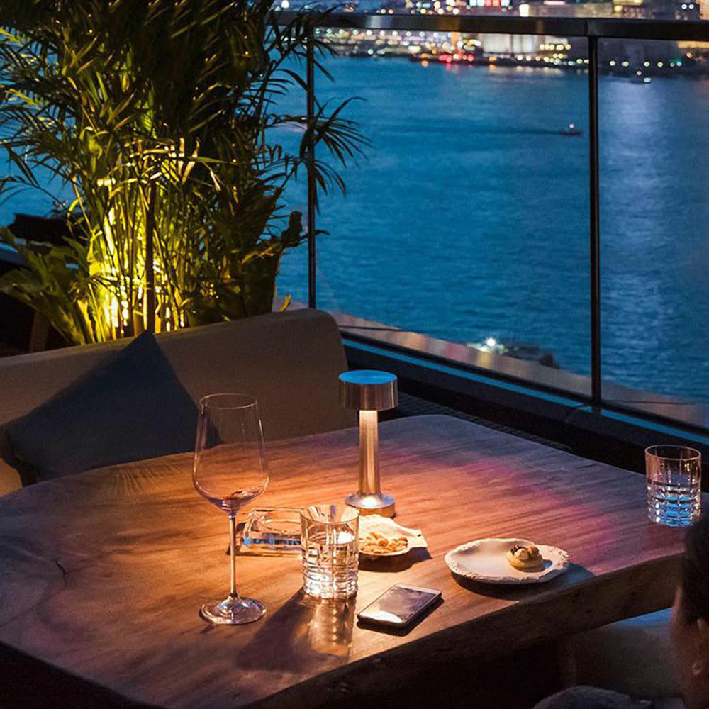 LED | Bezprzewodowa lampa stołowa | Zasilana bateryjnie | Odporny na korozję stop aluminium | Do 25 godzin świecenia | Antypoślizgowa podstawa