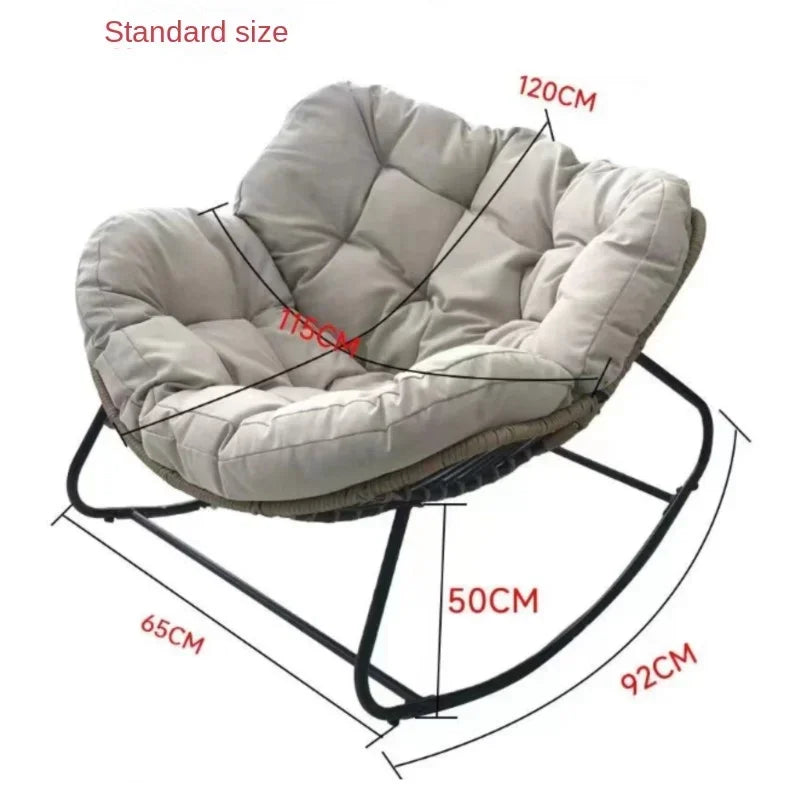 Rattan Stol | Ergonomisk Design | Høj Kvalitet | Perfekt til Lounge eller Terrasse | Holdbart og Stilfuldt Møbel i Stuen | Behagelig til Indendørs og Udendørs Afslapning