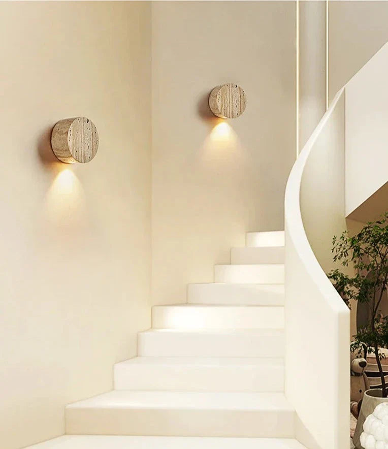 Enola Lysarmatur | Moderne Wandleuchte | Travertin-Finish | Indirekte Beleuchtung | Elegantes Design | Geeignet für den Innenbereich | 12 cm Breit