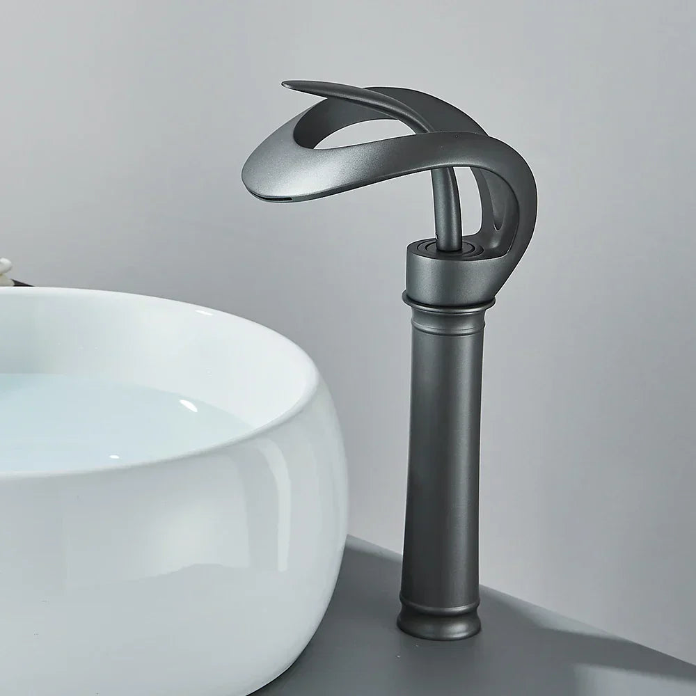 StreamPure | Rustfrit Stål Vandhane | Elegant Design | Nem Installation | Moderne Badeværelsesløsning