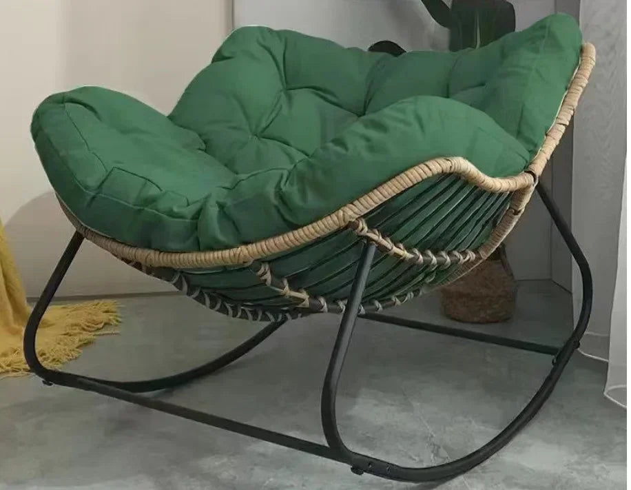 Rattan Stol | Ergonomisk Design | Høj Kvalitet | Perfekt til Lounge eller Terrasse | Holdbart og Stilfuldt Møbel i Stuen | Behagelig til Indendørs og Udendørs Afslapning