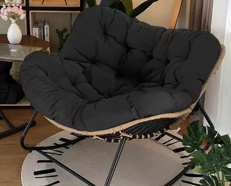 Rattan Stol | Ergonomisk Design | Høj Kvalitet | Perfekt til Lounge eller Terrasse | Holdbart og Stilfuldt Møbel i Stuen | Behagelig til Indendørs og Udendørs Afslapning