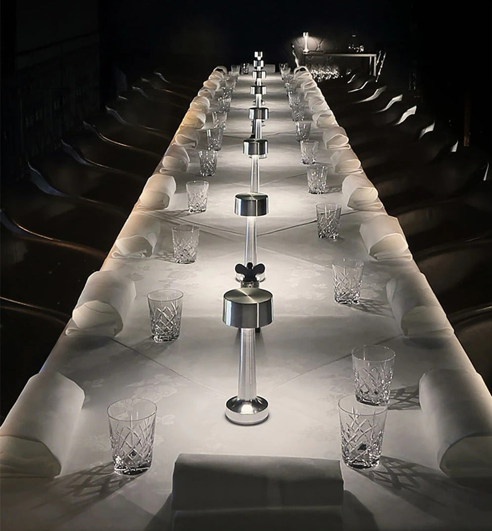 LED | Bezprzewodowa lampa stołowa | Zasilana bateryjnie | Odporny na korozję stop aluminium | Do 25 godzin świecenia | Antypoślizgowa podstawa