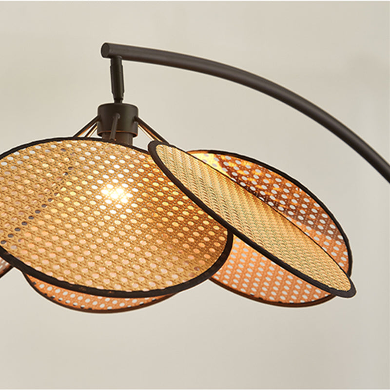 RattanLuxe | Elegante Bogenlampe | Stilvolles Design mit Rattansschirm | Moderne Metallrahmen | Innenbeleuchtung | Passt perfekt ins Wohnzimmer,