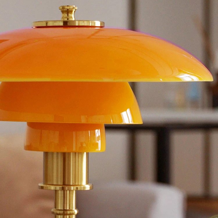 Designerlampe i jern og glas | Nordisk bordbelysning med LED | Moderne design | Dæmpbar lyskilde | E27 sokkel | Skandinavisk stil | Ideel til moderne indretning | Varm atmosfære | AC 90-260V