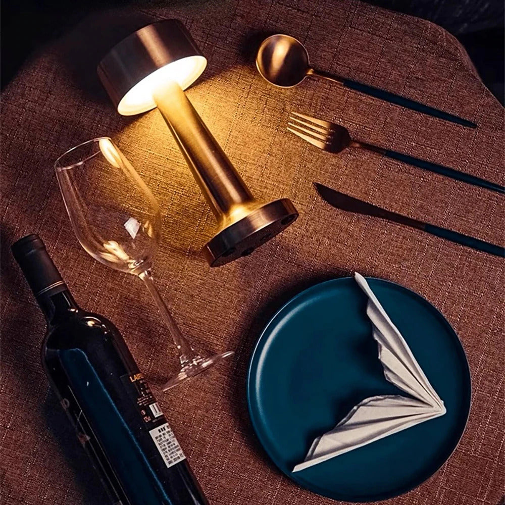 LED | Bezprzewodowa lampa stołowa | Zasilana bateryjnie | Odporny na korozję stop aluminium | Do 25 godzin świecenia | Antypoślizgowa podstawa