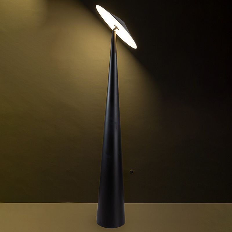 Florentino | Moderne Stehlampe | Schlankes Design | Passt ins Wohnzimmer, Schlafzimmer, Büro | Kompatibel mit verschiedenen Lichtquellen | Hohe