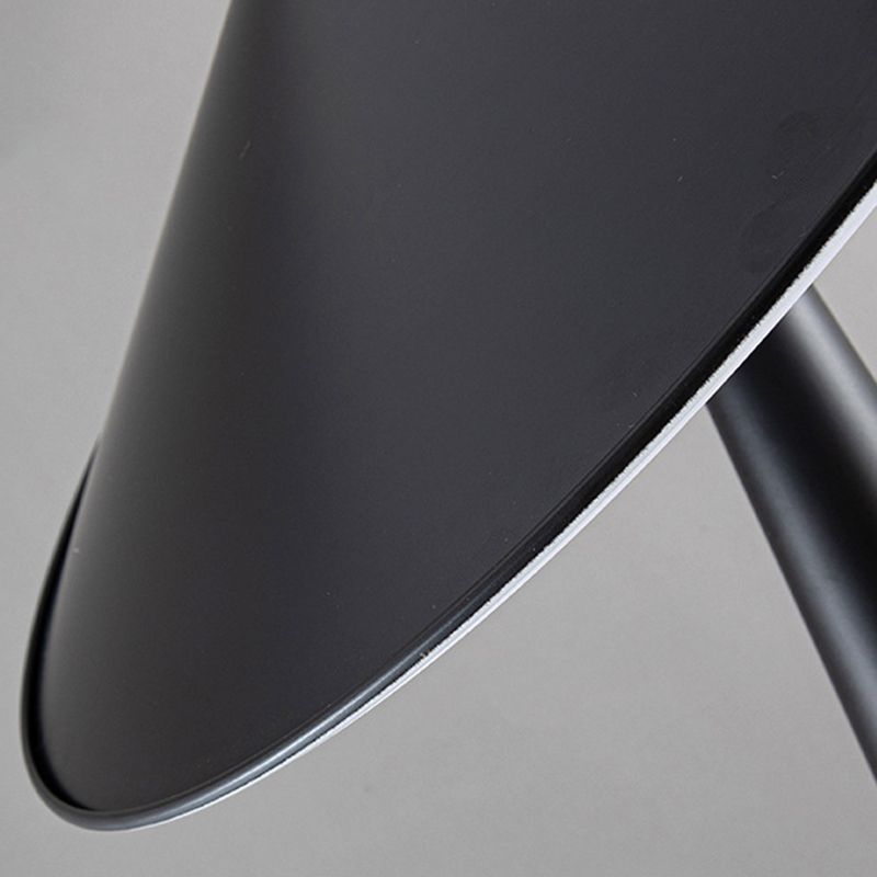 Florentino | Moderne Stehlampe | Schlankes Design | Passt ins Wohnzimmer, Schlafzimmer, Büro | Kompatibel mit verschiedenen Lichtquellen | Hohe