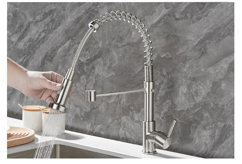 AquaLuxe Køkkenhane | Dobbelt Tud Design | Sort & Guld Finish | Premium Messing | Fleksibel Fjederhane | Elegant og Funktionel Vandhane | Høj Kvalitet | Moderne Kran Til Køkken Indretning