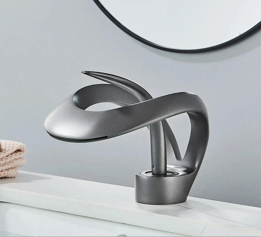 StreamPure | Rustfrit Stål Vandhane | Elegant Design | Nem Installation | Moderne Badeværelsesløsning