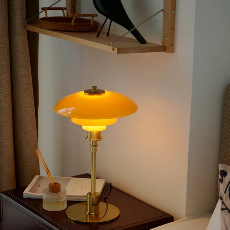 Designerlampe i jern og glas | Nordisk bordbelysning med LED | Moderne design | Dæmpbar lyskilde | E27 sokkel | Skandinavisk stil | Ideel til moderne indretning | Varm atmosfære | AC 90-260V