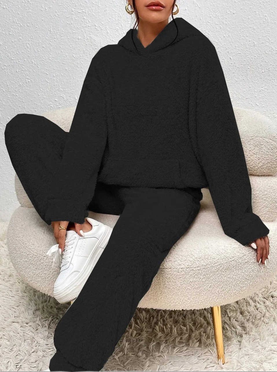 Lana Teddy Homesuit | Hættetrøje med Kængurulomme & Bløde Bukser | Vintervarme og Stilrent Design