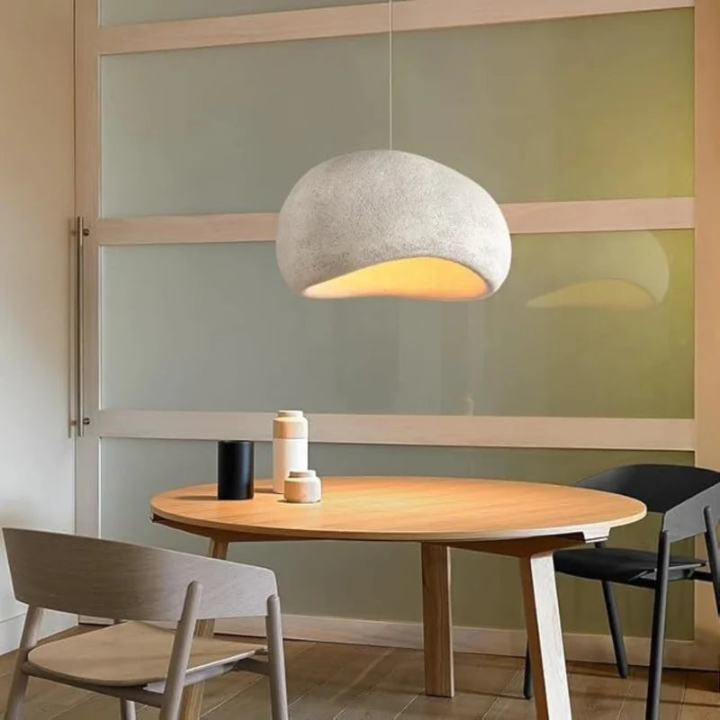 Serenith Pendel Lampe | Wabi-Sabi Design | Harpiks & Polystyren | Domeformet | Hvid & Grå | E27 Fatning | Max 40W | Blødt Lys | Æstetisk Appeal | Til Spisestue, Stue, Soveværelse, Detailhandel